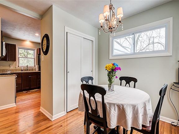 5th image of 127 Fay Ln