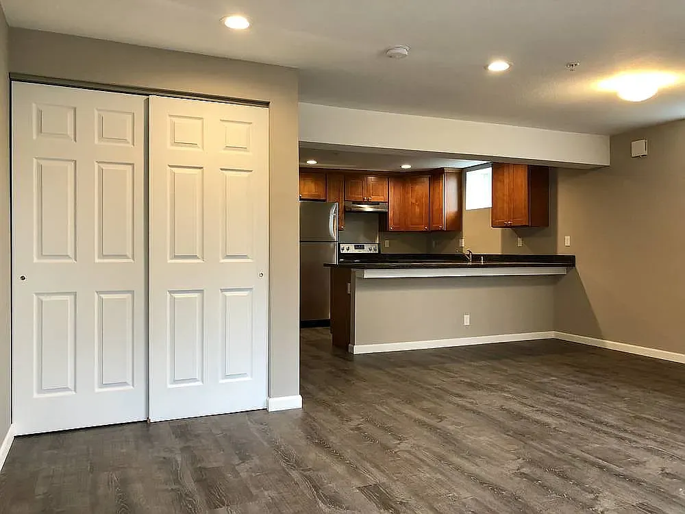 2 bed, 745 sqft, $2,300 — Photo 3