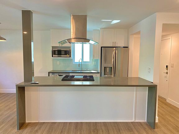 3rd image of 1527 Granville Ave #1