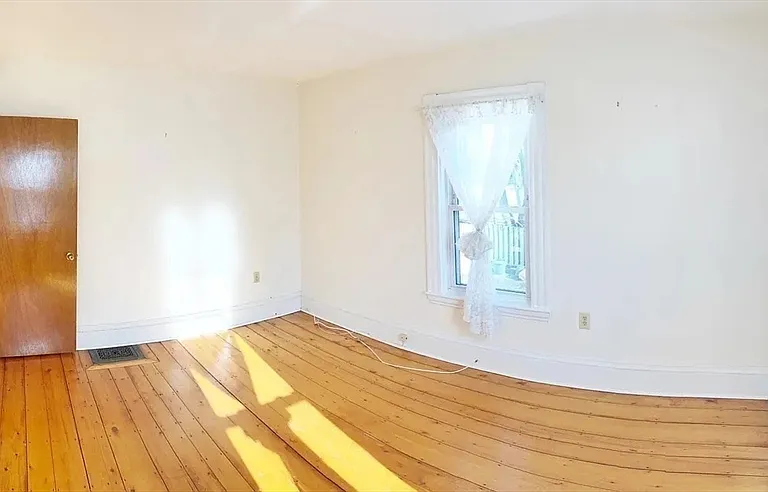 308 Belmont St #2 — Photo 7