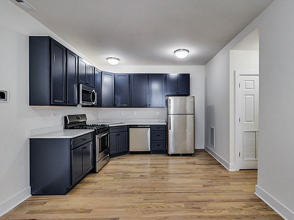 4th image of 815 S Carpenter St #2R