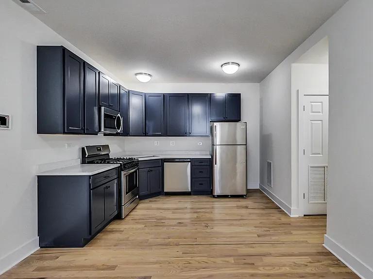 815 S Carpenter St #1R — Photo 4