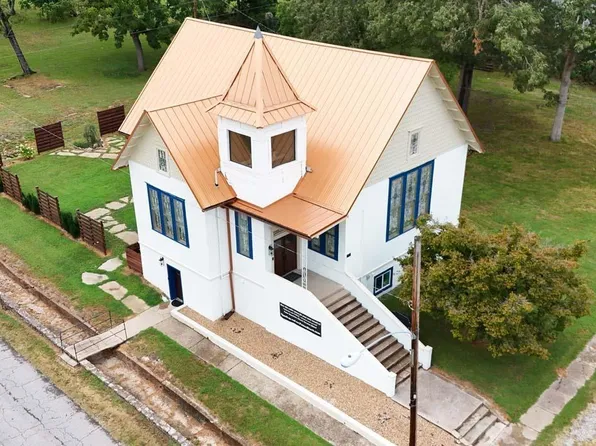 201 Combs Ave, Cotter, AR 72626