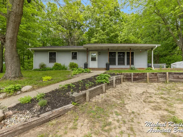 13901 Oberley Dr SE, Lowell, MI 49331