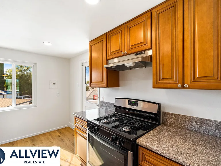452 South Shaffer Street — Photo 11
