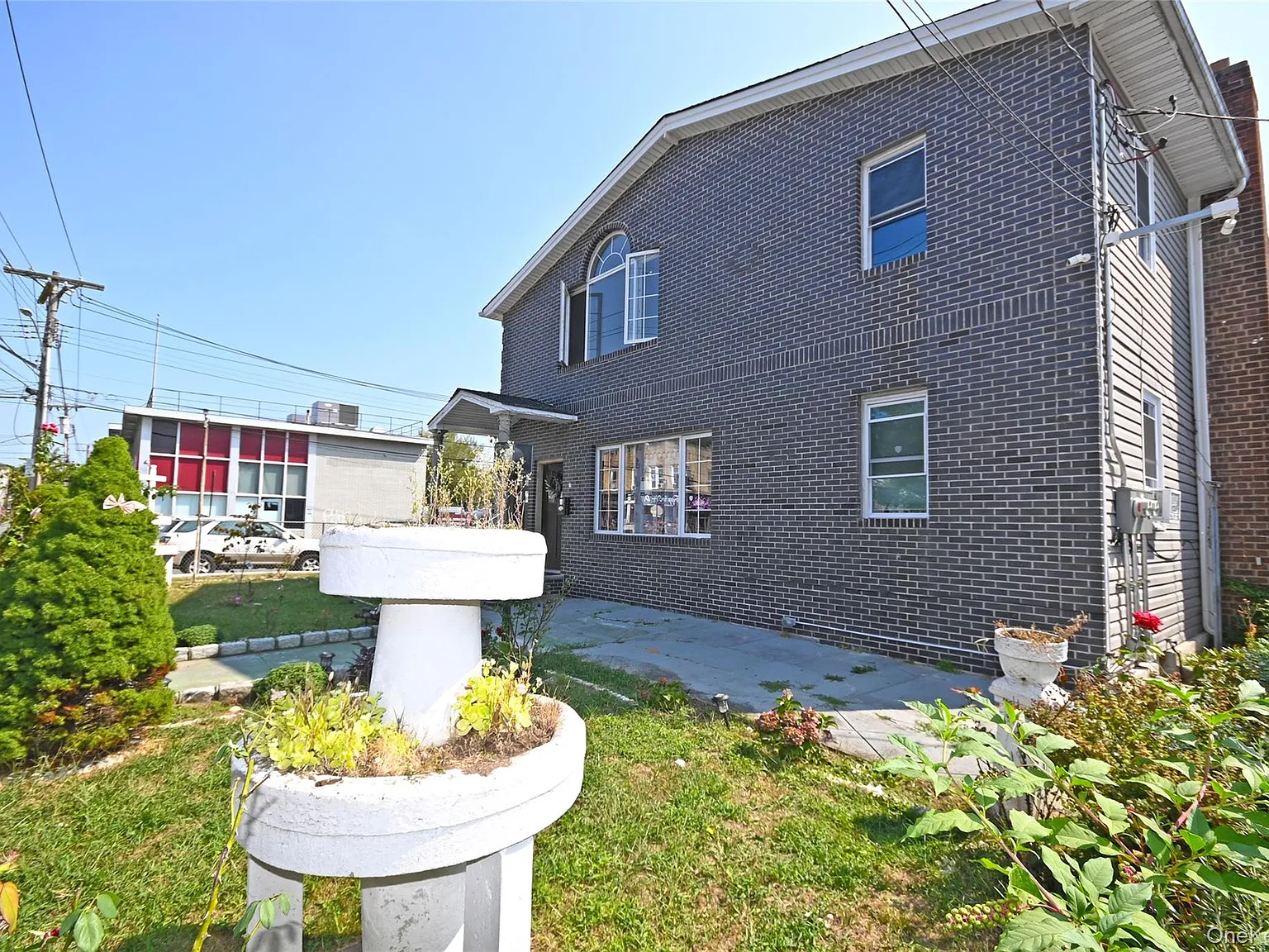 4 bed, 2.0 bath, 1600 sqft, $3,950 — Photo 3