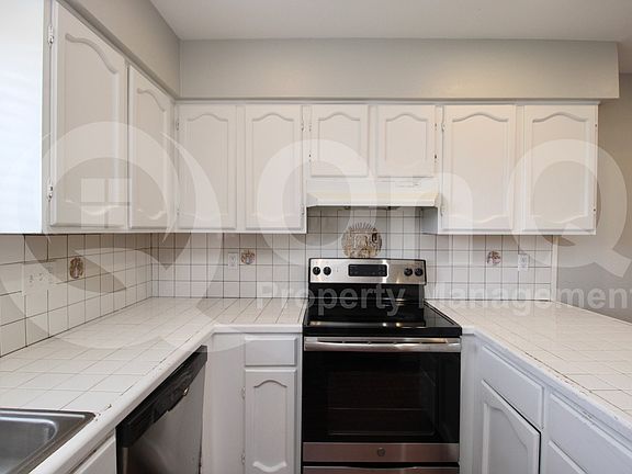 2nd image of 2522 E Don Carlos Ave
