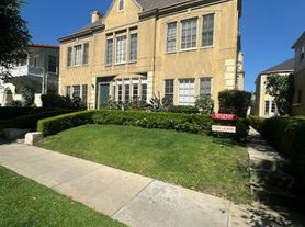 136 S Reeves Dr, Beverly Hills, CA
