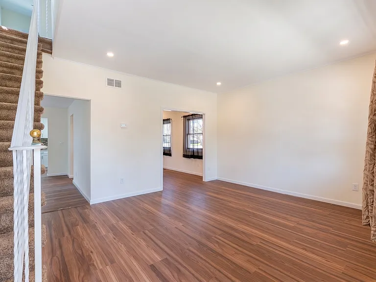 10 Lincoln St — Photo 5