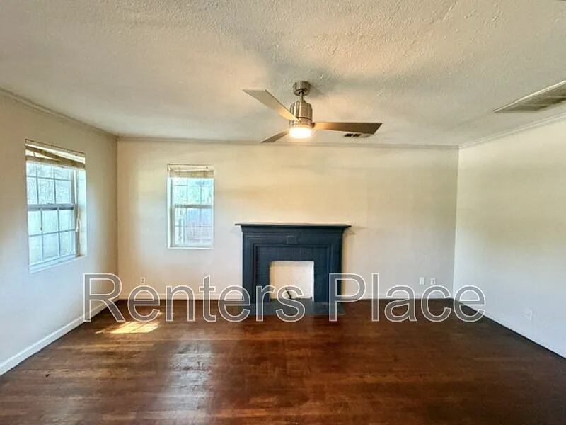 4 bed, 3.0 bath, 1848 sqft, $1,695 — Photo 2