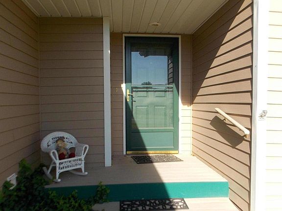 2nd image of 124 Green Briar Dr