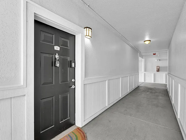304 E South St #2024 — Photo 2