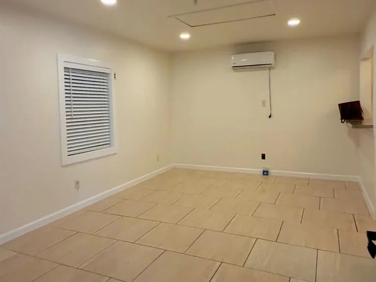 3807 Brock St — Photo 3