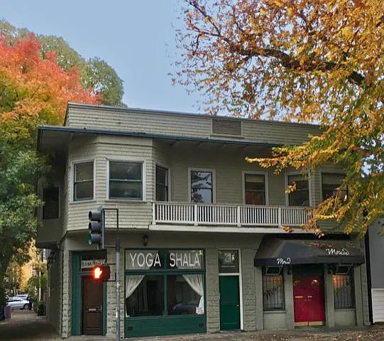2030 1/2 H St photo 1