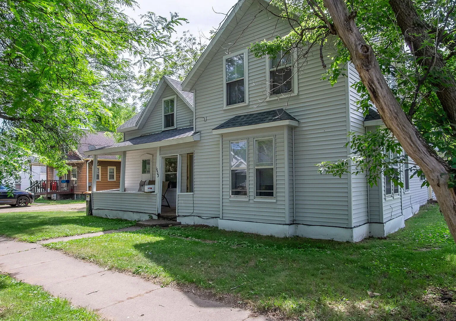 5 bed, 1300 sqft, $1,500 — Photo 1