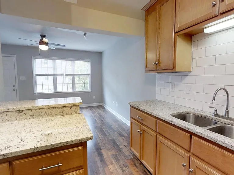1555 W King St — Photo 40