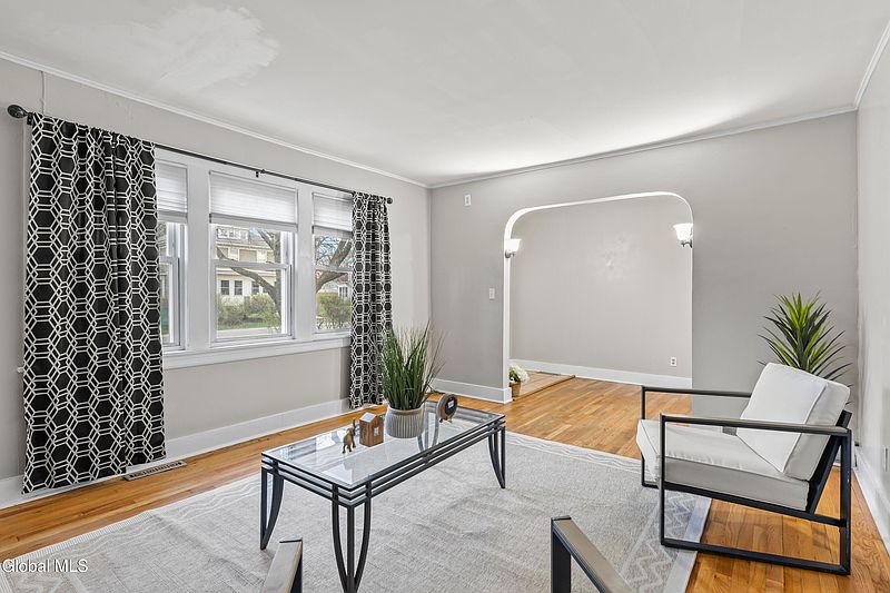 4th image of 3011 Broadway