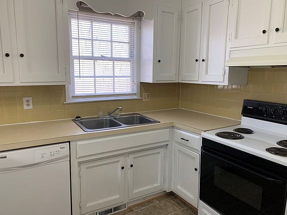 4th image of 41 Maybrook Dr