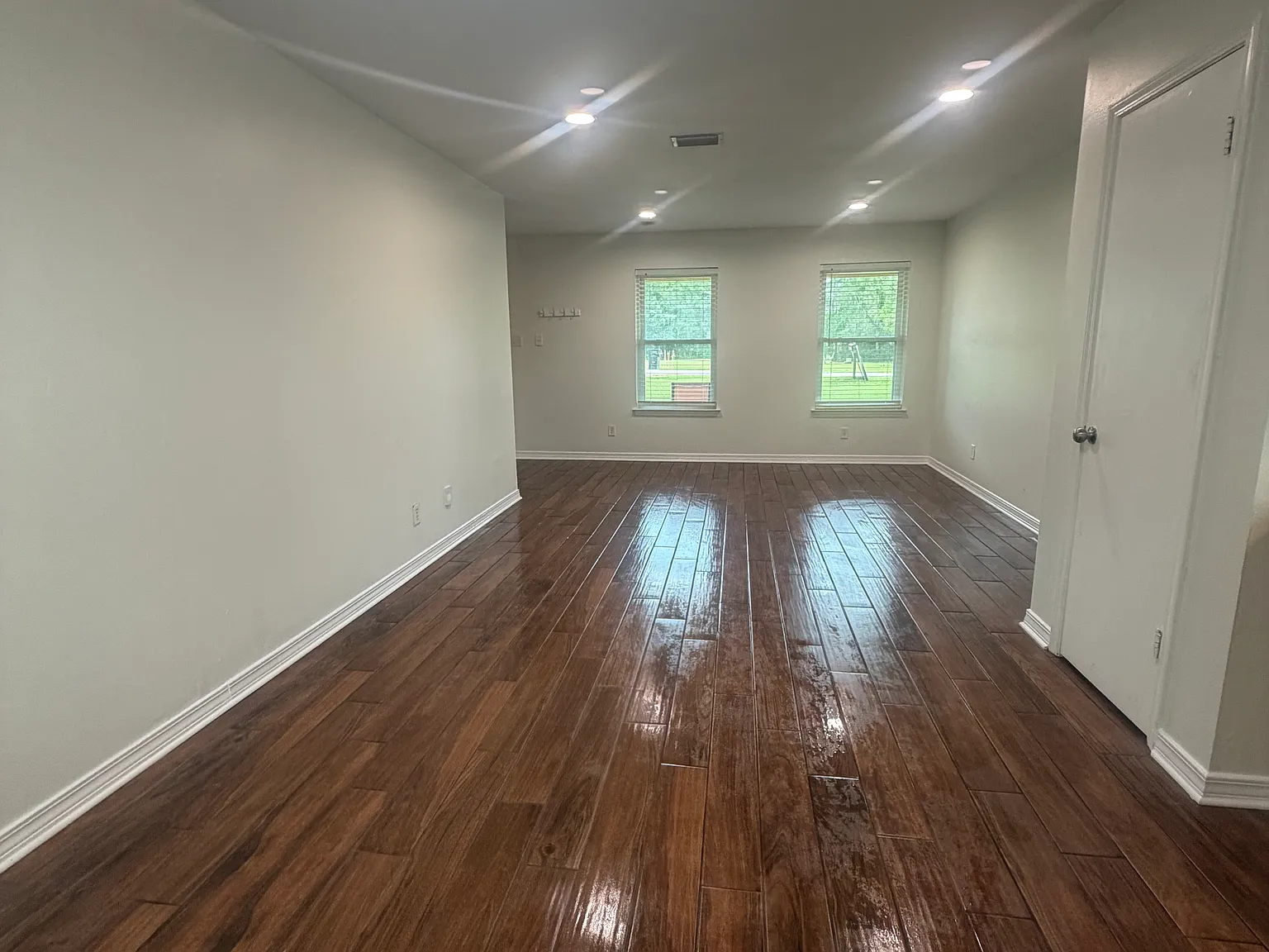 3 bed, 1200 sqft, $1,500 — Photo 4