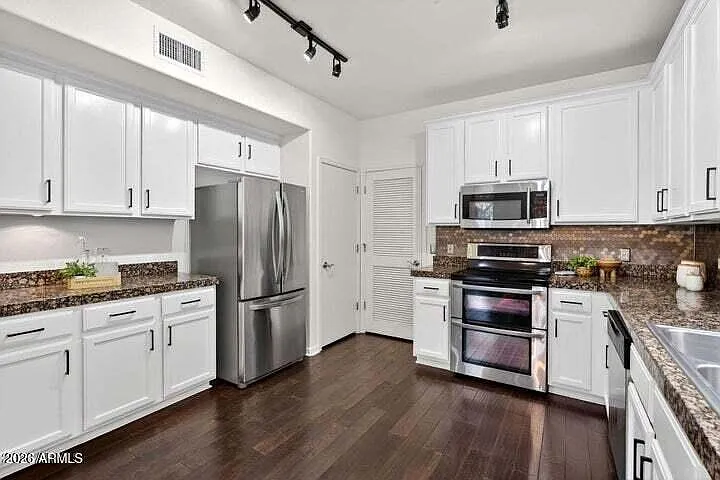 706 E Washington St #124 — Photo 8