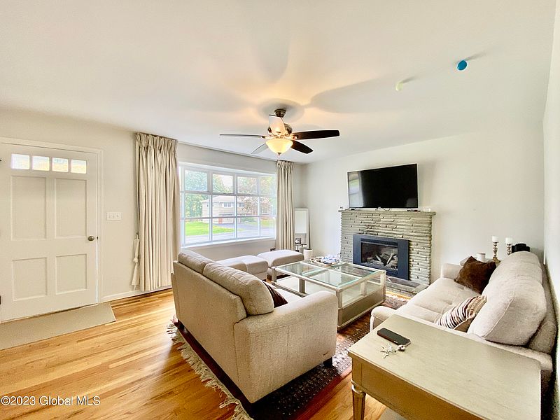 2nd image of 27 Bellaire Drive Drive