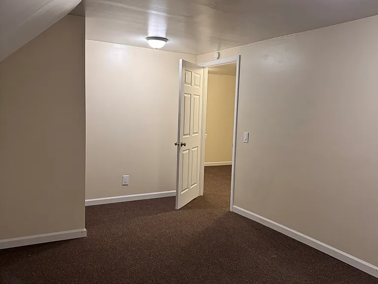 742 Charlotte St — Photo 23
