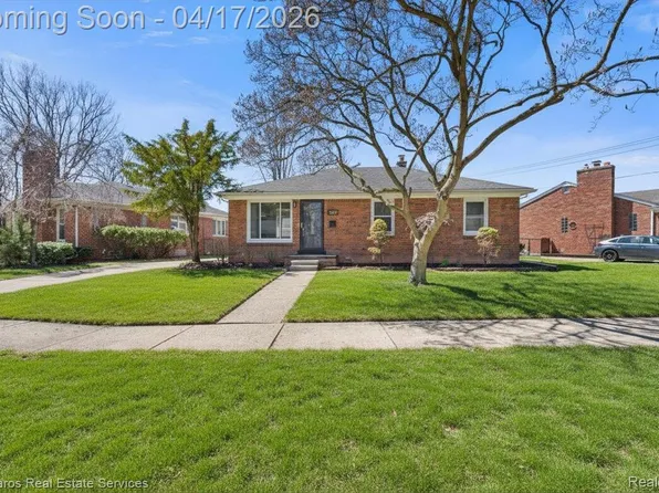 22150 Mauer St, Saint Clair Shores, MI 48080