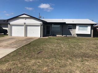 865 SW 8th St, Moore, OK 73160