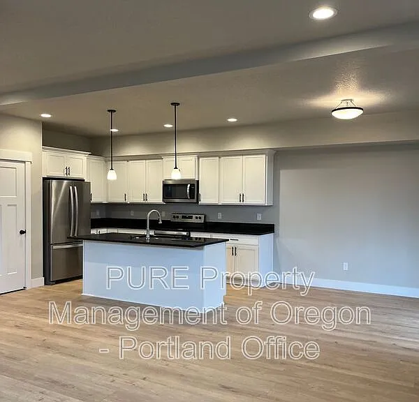 1730 NE Gilbert Ln — Photo 10
