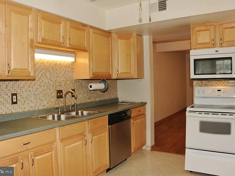 6612 Forbush Ct — Photo 2