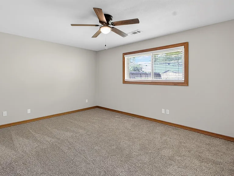 2027 Ottawa Ln — Photo 21