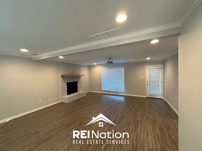 4 bed, 2.5 bath, 2115 sqft, $2,895 — Photo 2