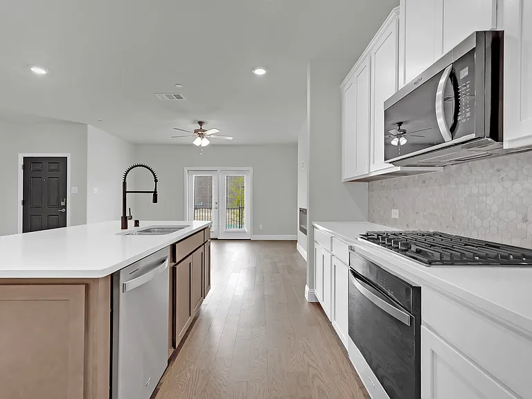 7929 Bayside Dr — Photo 11