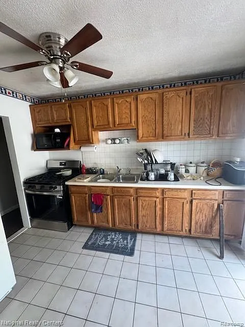3 bed, 1.5 bath, 2054 sqft, $1,850 — Photo 2