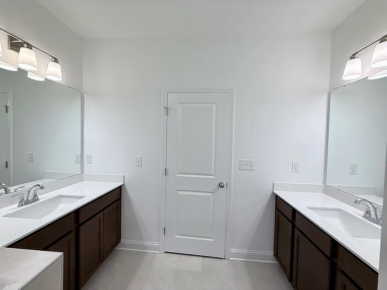 Master Bed Room Bath