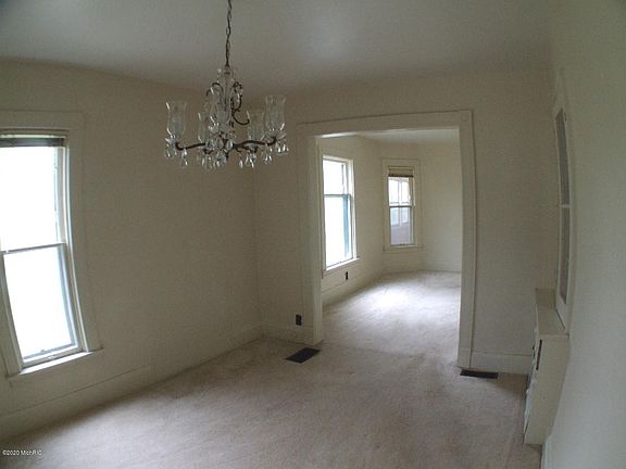5th image of 1047 Prospect Ave SE