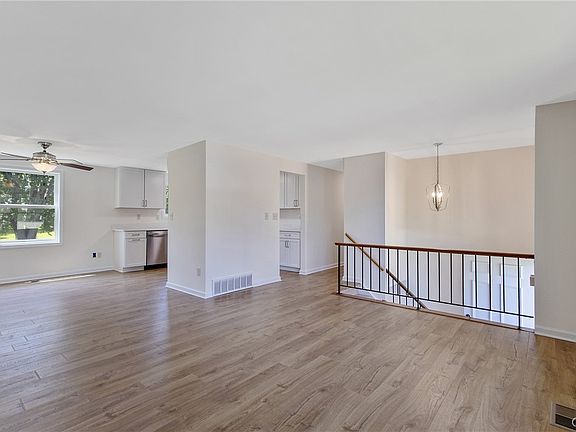 4th image of 8256 Elaine Cir