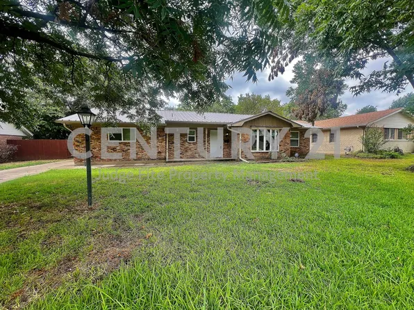 1914 W Northgate Dr, Irving, TX 75062