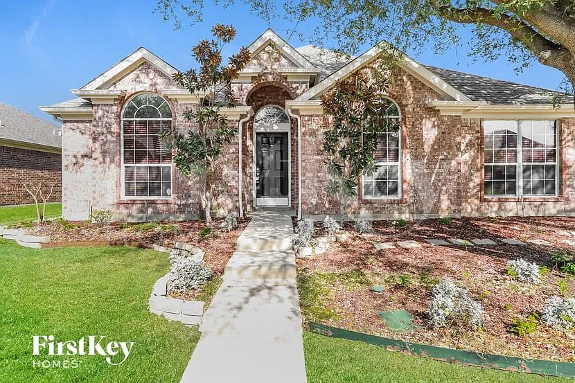 4 bed, 2.0 bath, 2069 sqft, $3,120 — Photo 1