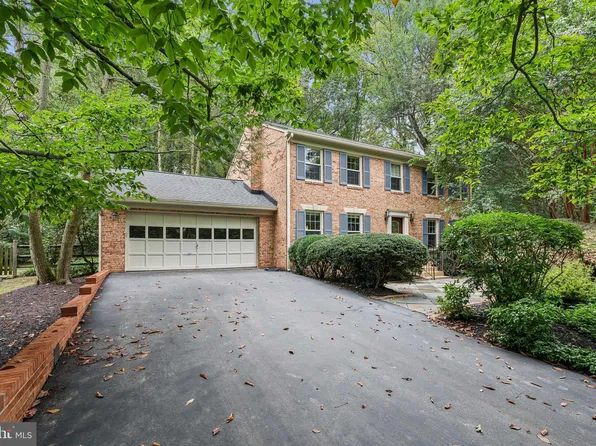 10413 Samaga Dr, Oakton, VA 22124