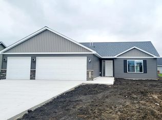 311 Maple Ridge Dr, Henderson, MN 56044