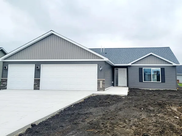 510 E Rolling Hills Dr, Le Center, MN 56057