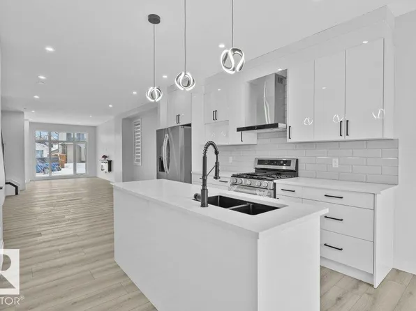 9733 153rd St NW, Edmonton, AB T5P 2B1