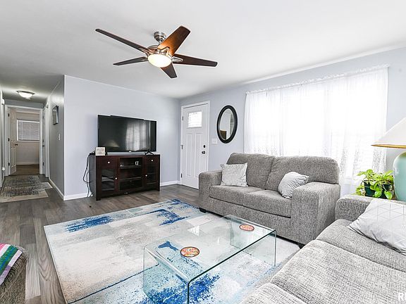 2nd image of 1802 Holiday Dr