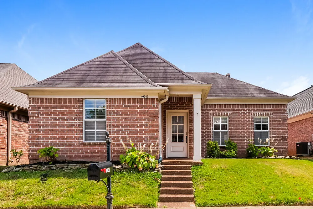 3 bed, 2.0 bath, 1338 sqft, $1,710 — Photo 1