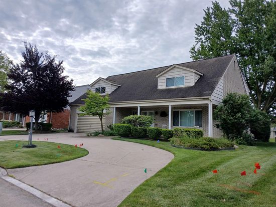 22460 La Von St, Saint Clair Shores, MI 48081