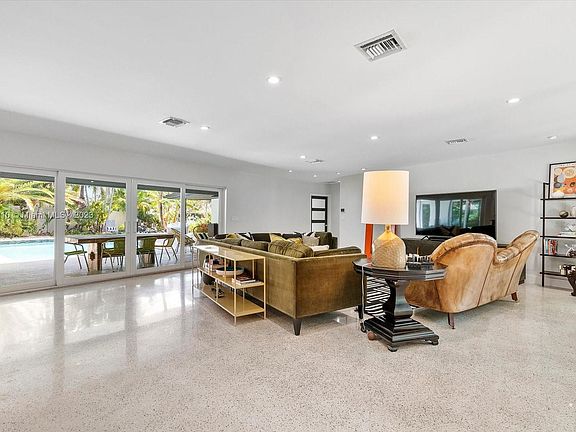 5th image of 2516 Bayview Dr