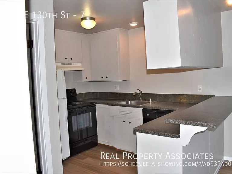3035 NE 130th St #7 — Photo 4