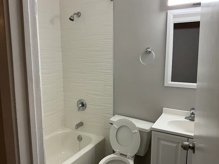 4631 S Lake Park — Photo 3