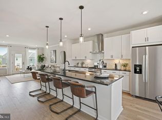 411 Snowberry Ln, Fredericksburg, VA 22405